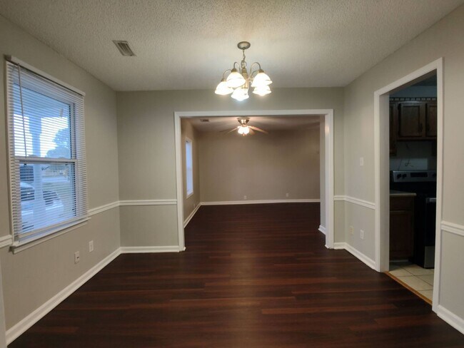 Foto del edificio - 602 Sand Ridge Rd