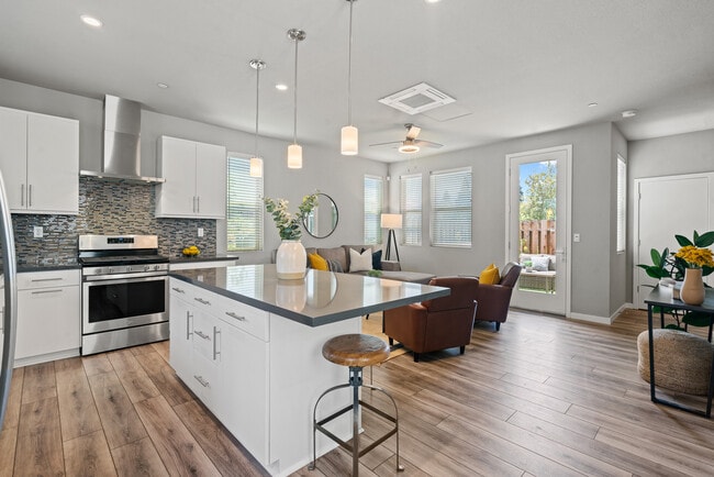 Kitchen / Living - 271 Log Pond Ln