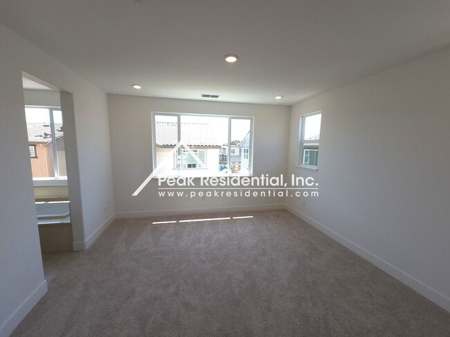 Building Photo - Brand New 3bd/2.5ba Folsom Home with 2 Car Garage