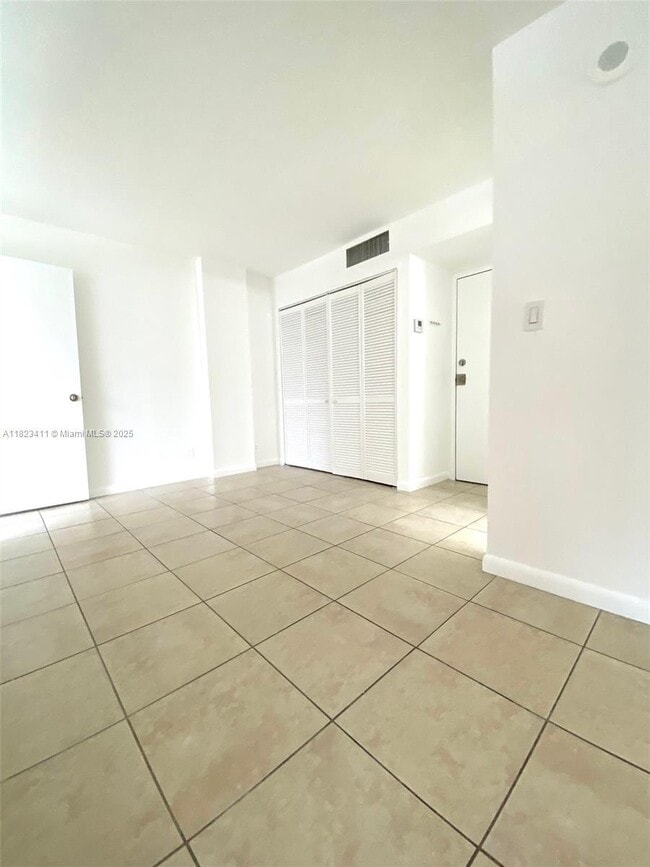Building Photo - 1 bedroom in Sunny Isles Beach FL 33160