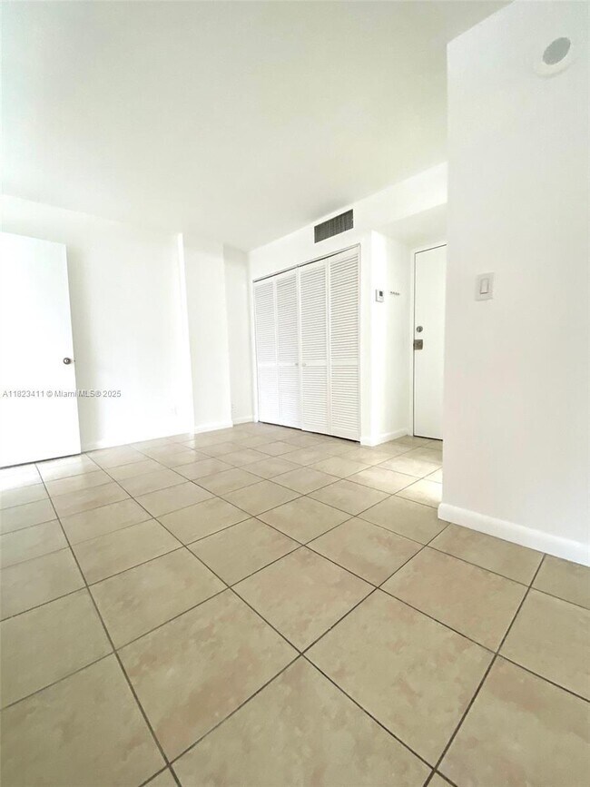 Foto del edificio - 1 bedroom in Sunny Isles Beach FL 33160
