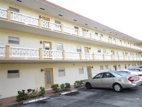 Building Photo - 5111 W Oakland Park Blvd