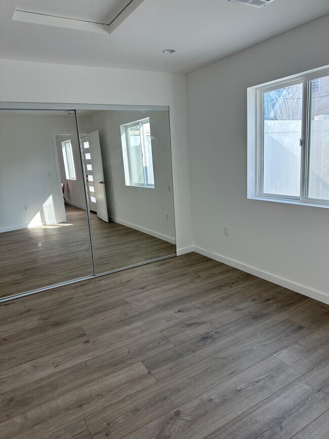 Foto del edificio - 1298 N Dominion Ave