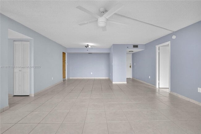 Building Photo - 900 St Charles Pl