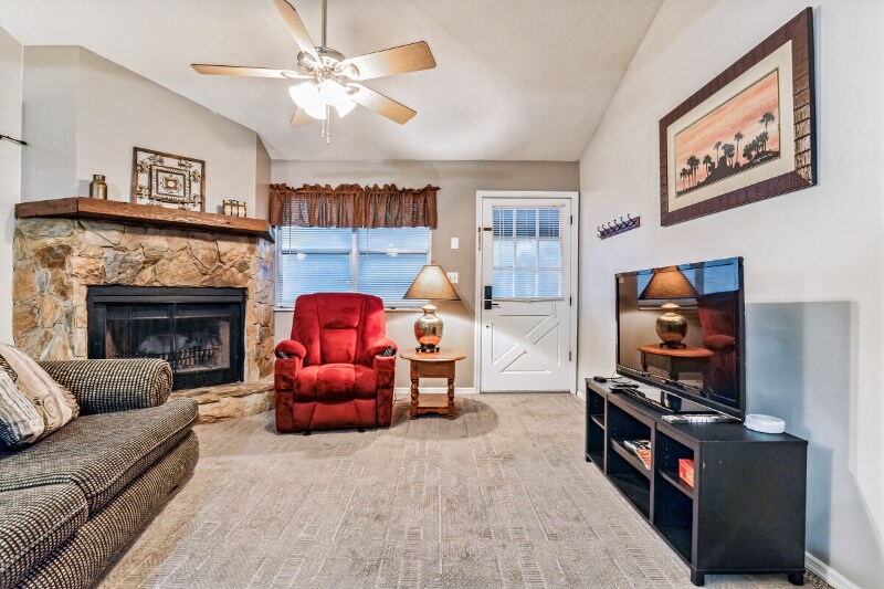 Primary Photo - 2143 N Cedarhouse Terrace