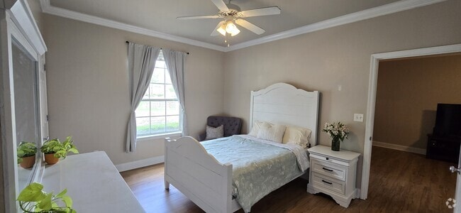 Building Photo - 900 Dean Lee Dr