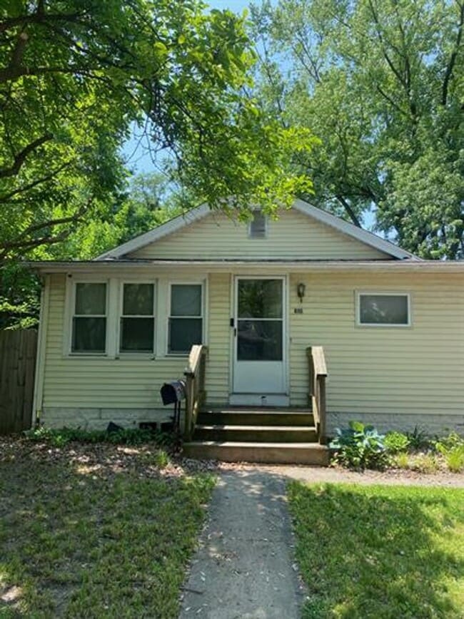 Building Photo - 805 N Busey Ave