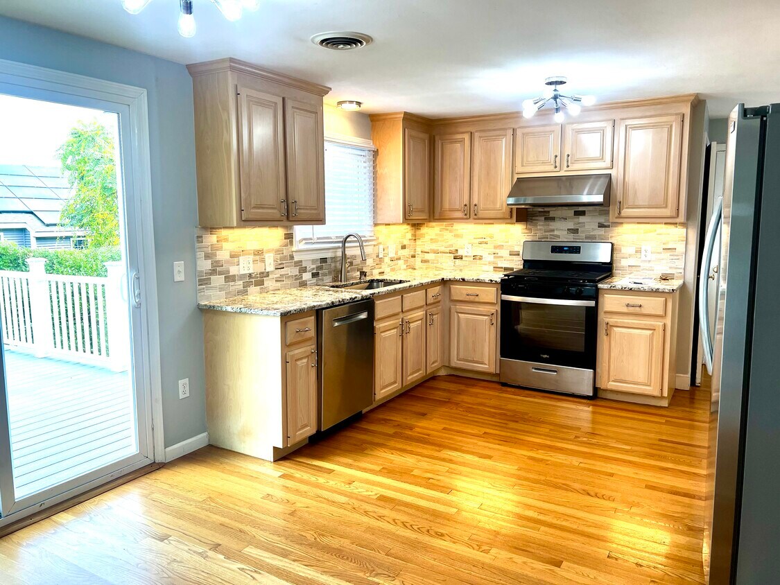 Primary Photo - 7 Madden Ave