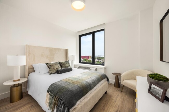 Building Photo - 285 Broadway