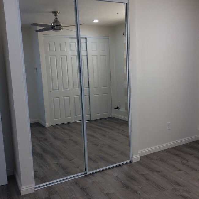 Building Photo - Updated centrally located 2 bedroom 1 bath