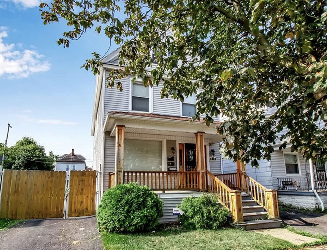 Building Photo - 835 Woodlawn Ave