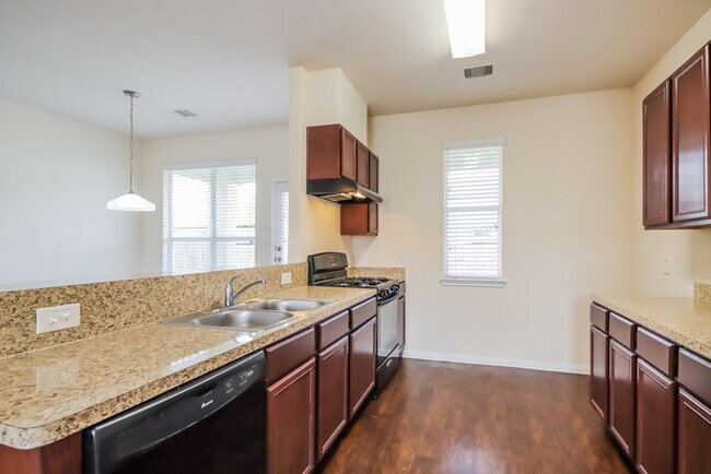 Bavaria - 12407 Roy Mix Bohn Ln, Houston, ... - 4