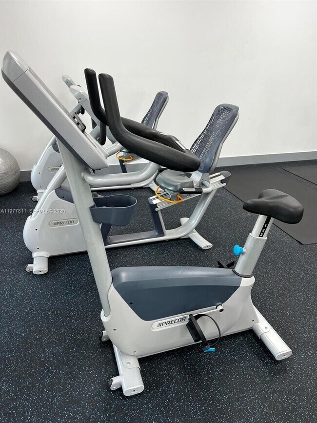 Foto del edificio - 17021 N Bay Rd