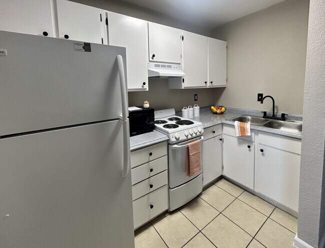 Estudio - Cocina - Katie Court Apartments