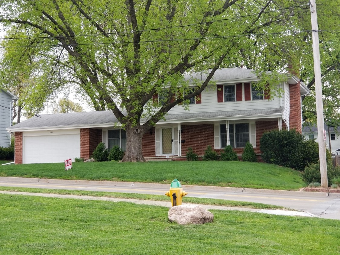 1701 70th St, Windsor Heights, IA 50324 House Rental in Windsor