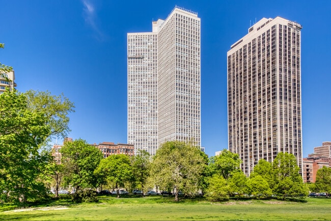 Building Photo - 2626 N Lakeview Ave