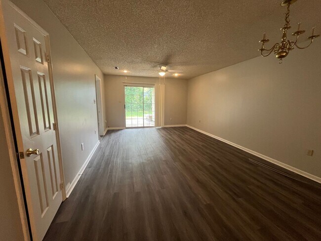 Foto del edificio - 2803 Fawnwood Cir