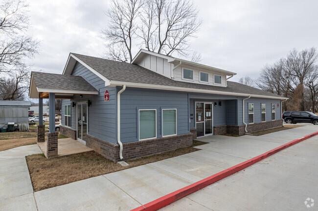 Building Photo - Meadows at Fayetteville