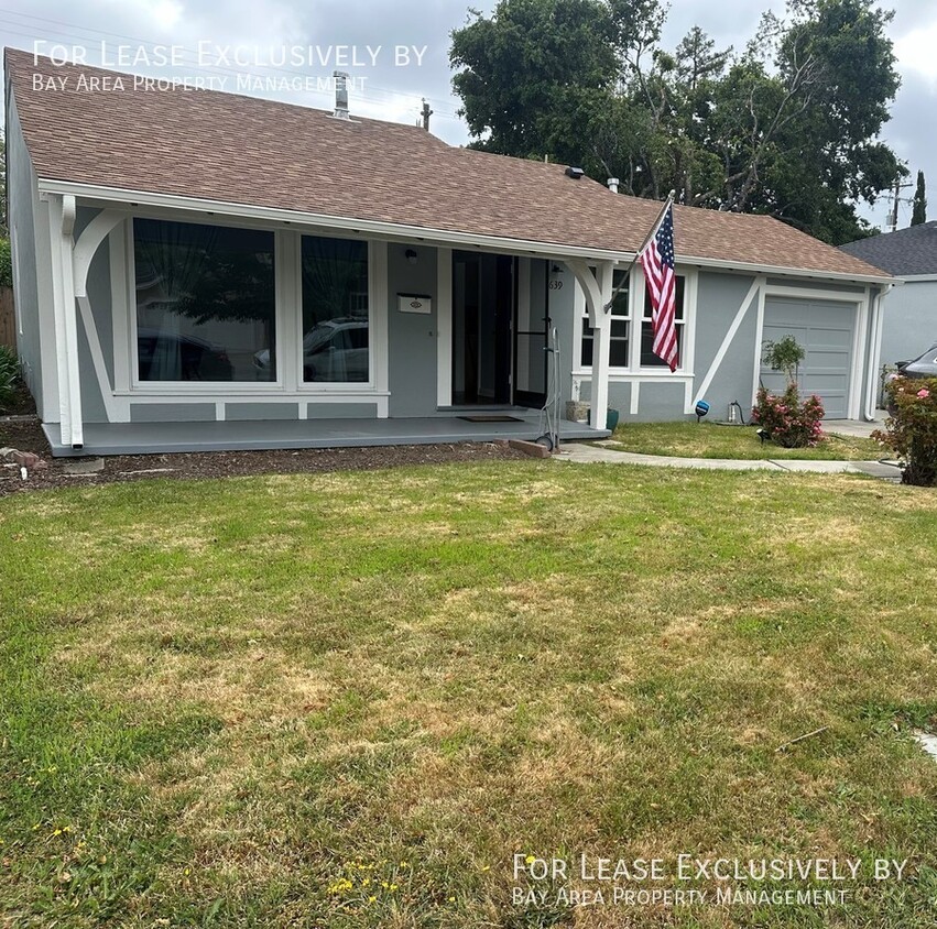 Foto principal - 2BR/1BA Home located on beautiful street n...