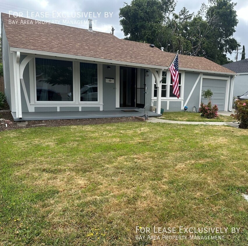 Primary Photo - 2BR/1BA Home located on beautiful street n...