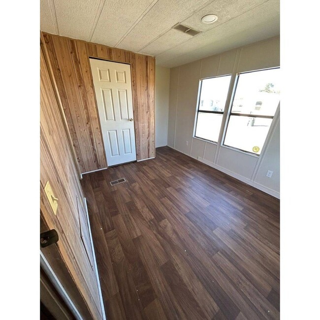 Building Photo - 315 Walker Ct