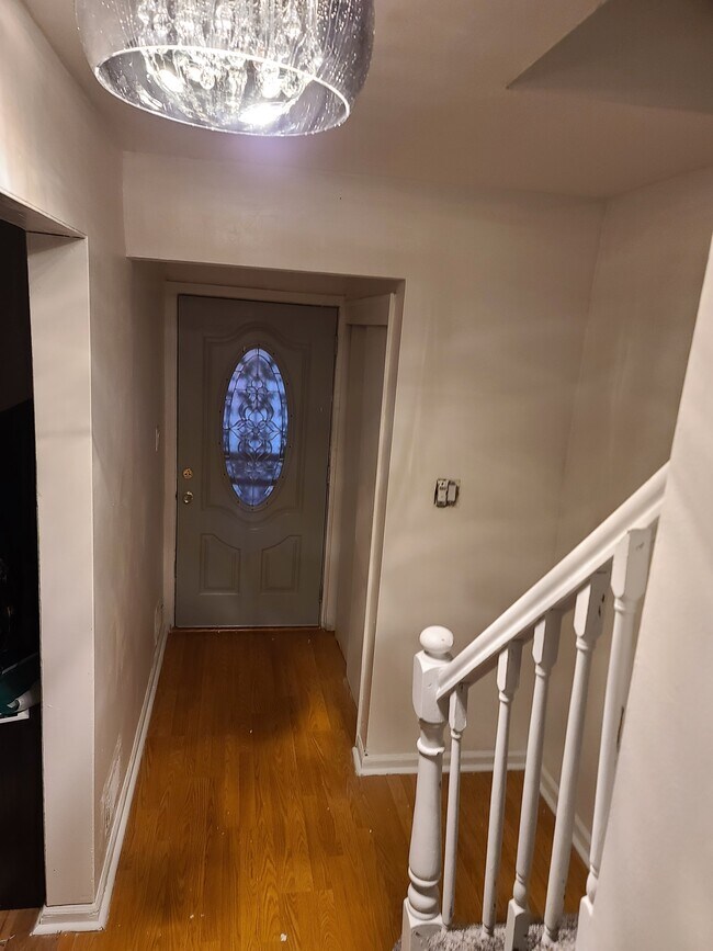 Foto del edificio - 912 E 220th St