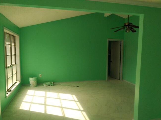 Foto del edificio - 124 Azalea Ave