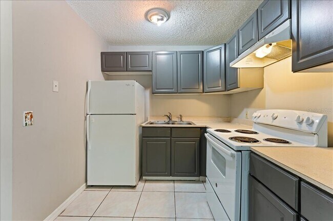 Foto del edificio - 6345 Newtown Cir