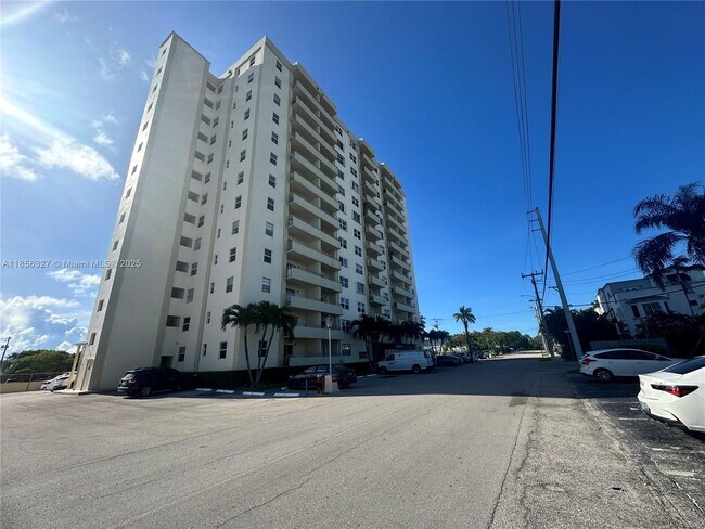 Foto del edificio - 900 NE 18th Ave