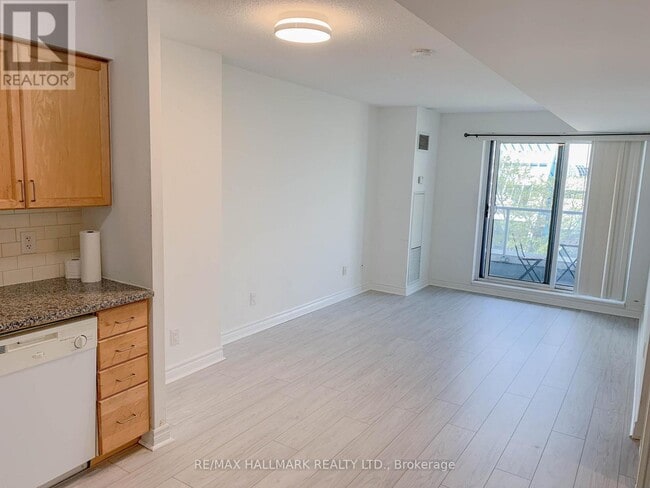 Photo du bâtiment - 70 Town Centre Court