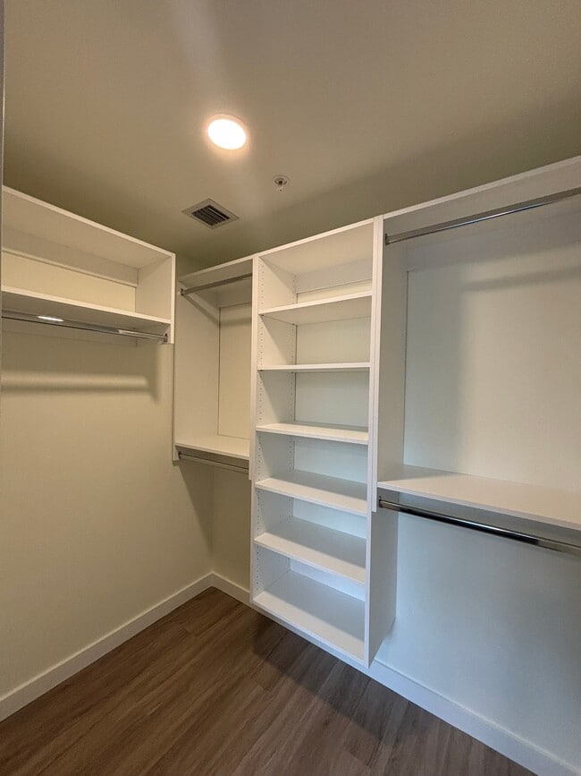 Building Photo - 221 NE 26th Ter