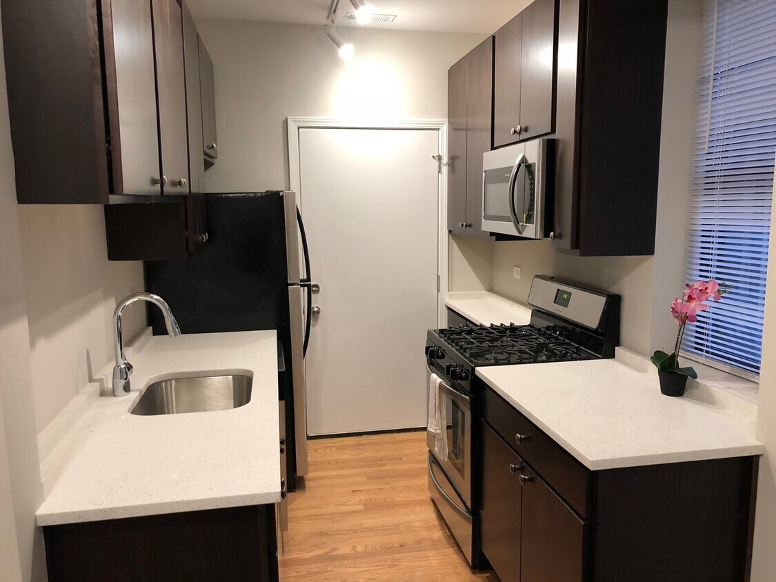 Foto principal - 5001 N Sawyer Ave