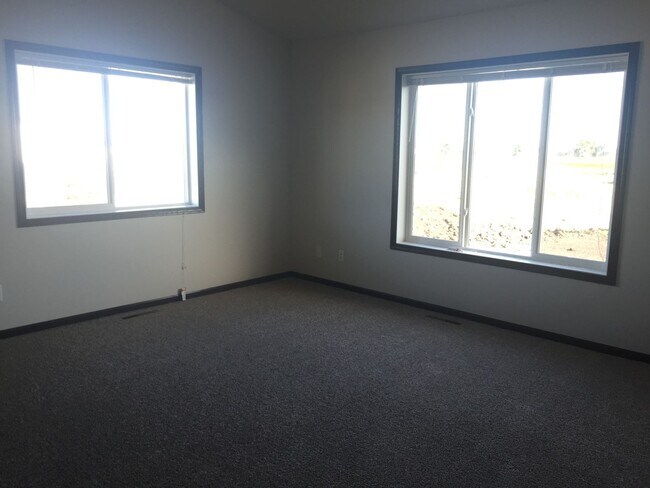 Foto del edificio - 3 Bed 3 Bath Twin Home