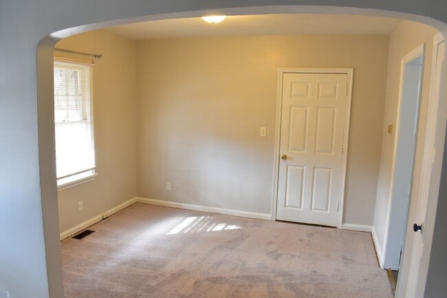 Building Photo - 2774 Blount St