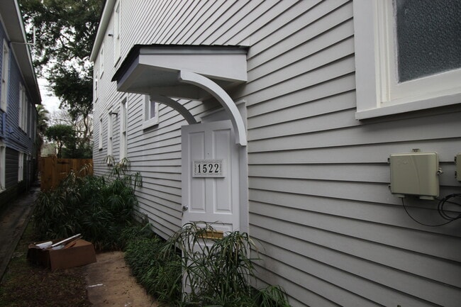 Photo - 1522 Burdette St Apartments