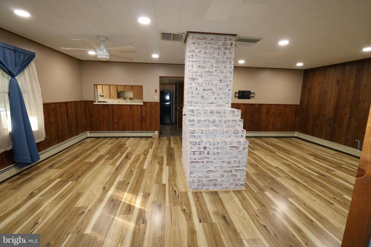 281 Oaktree Dr, Levittown, PA 19055 House Rental in Levittown, PA