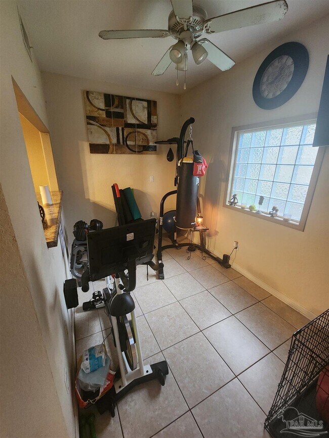 Foto del edificio - 1265 Mazurek Blvd