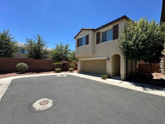 Building Photo - BEAUTIFUL 2 BEDROOM 2 FULL BATHROOM 2 STOR...