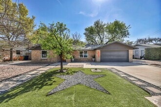 Building Photo - 2805 Silverway Dr