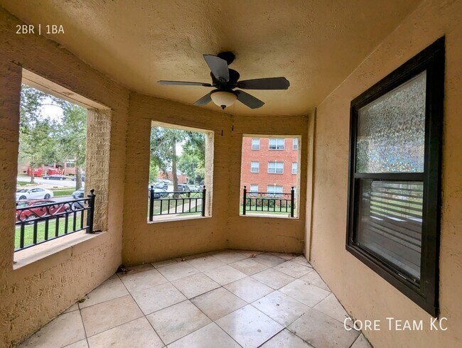 Foto del edificio - Two bedroom with balcony in West Plaza