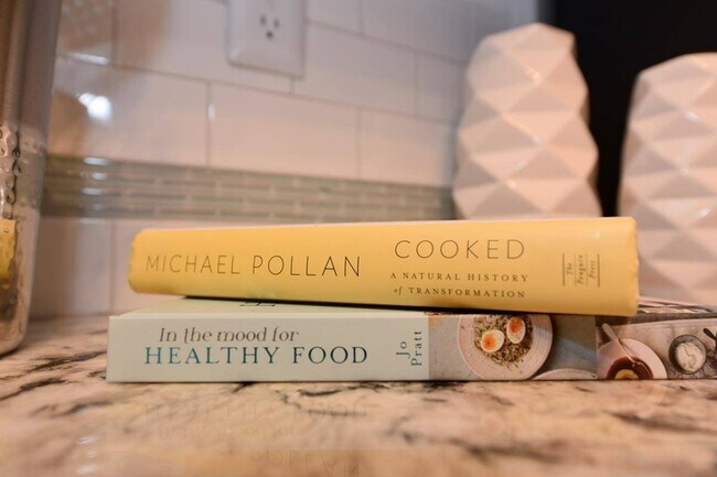 Decoración de cocina: libros de cocina sobre encimeras de granito. - Element