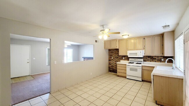 Foto del edificio - 7123 Clearwater Ave
