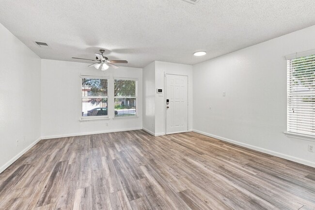 Building Photo - 8018 Chestnut Bluff Dr