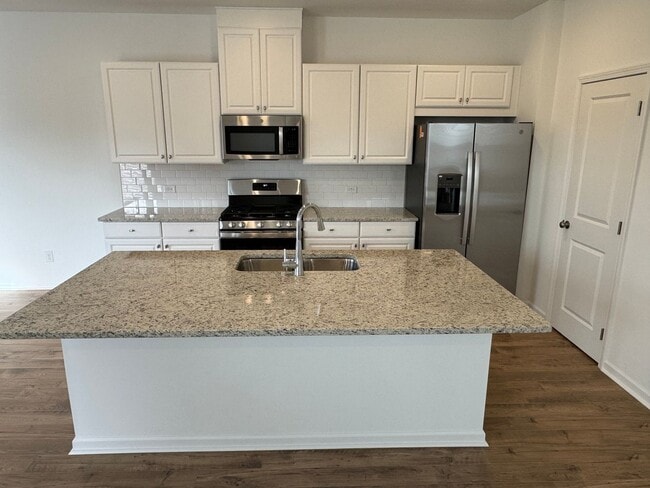 Building Photo - New 5 Bed 3 Bath Home in New Loganville Community!