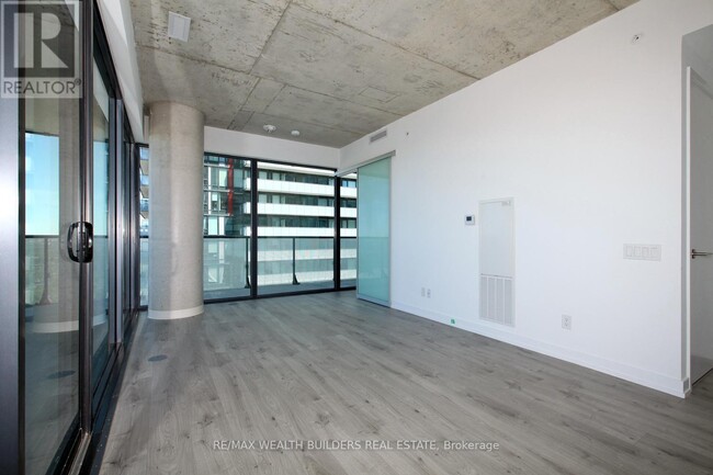 Building Photo - 161-2161 Roehampton Ave