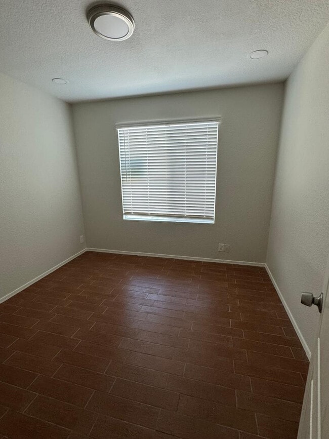 Building Photo - 8565 W Tuckey Ln