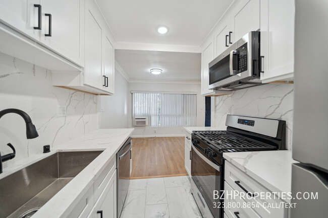 Building Photo - 1206 Hayworth Ave