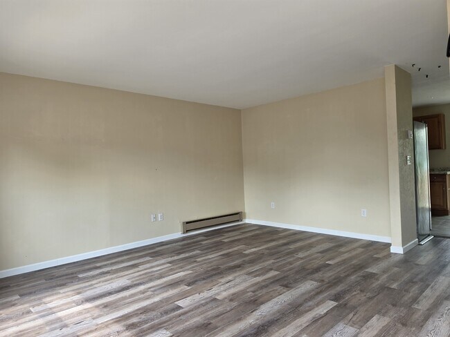 Foto del edificio - 11186 Forest Ave