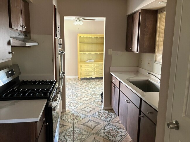 Foto del edificio - 1315 Peach Spring Dr