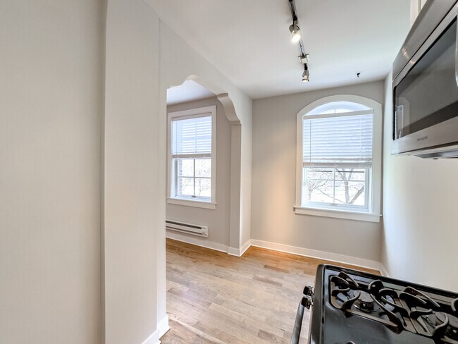 Foto del edificio - 2425 N Kedzie Blvd